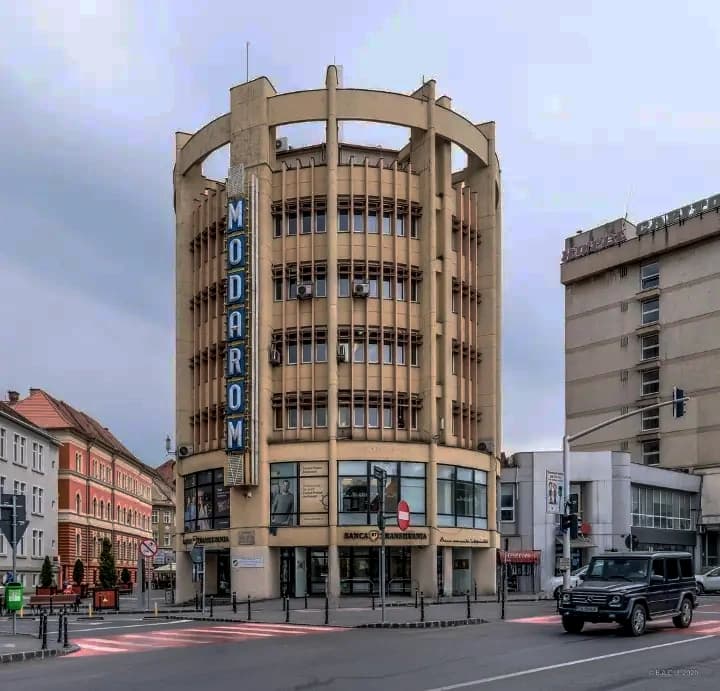 Modarom Building